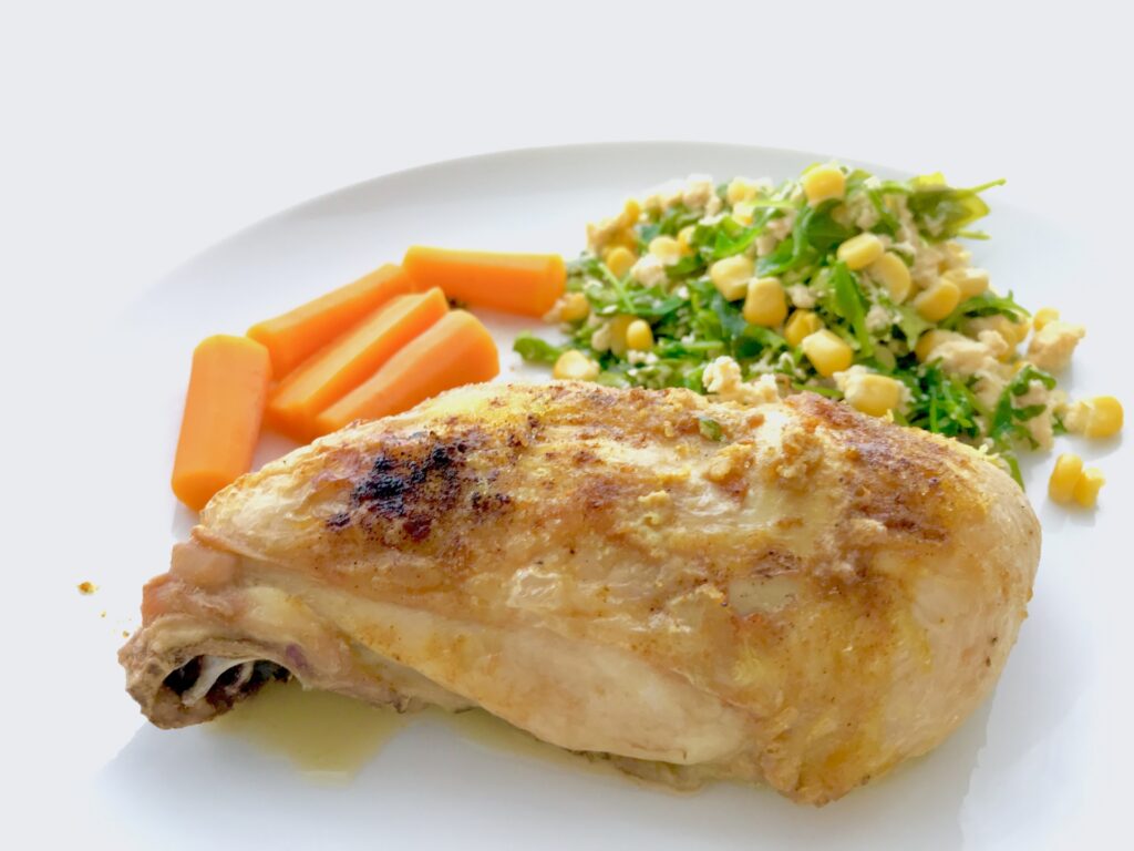 鶏肉のソテーのメインディッシュ