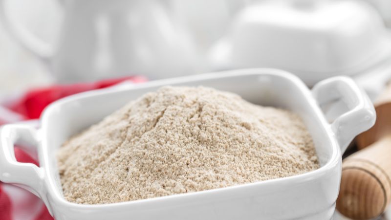 容器に入った全粒粉の写真